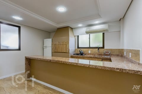 Image 28 - 248121